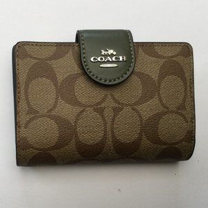 Coach NWT signature medium corner zip Khaki/Surplus